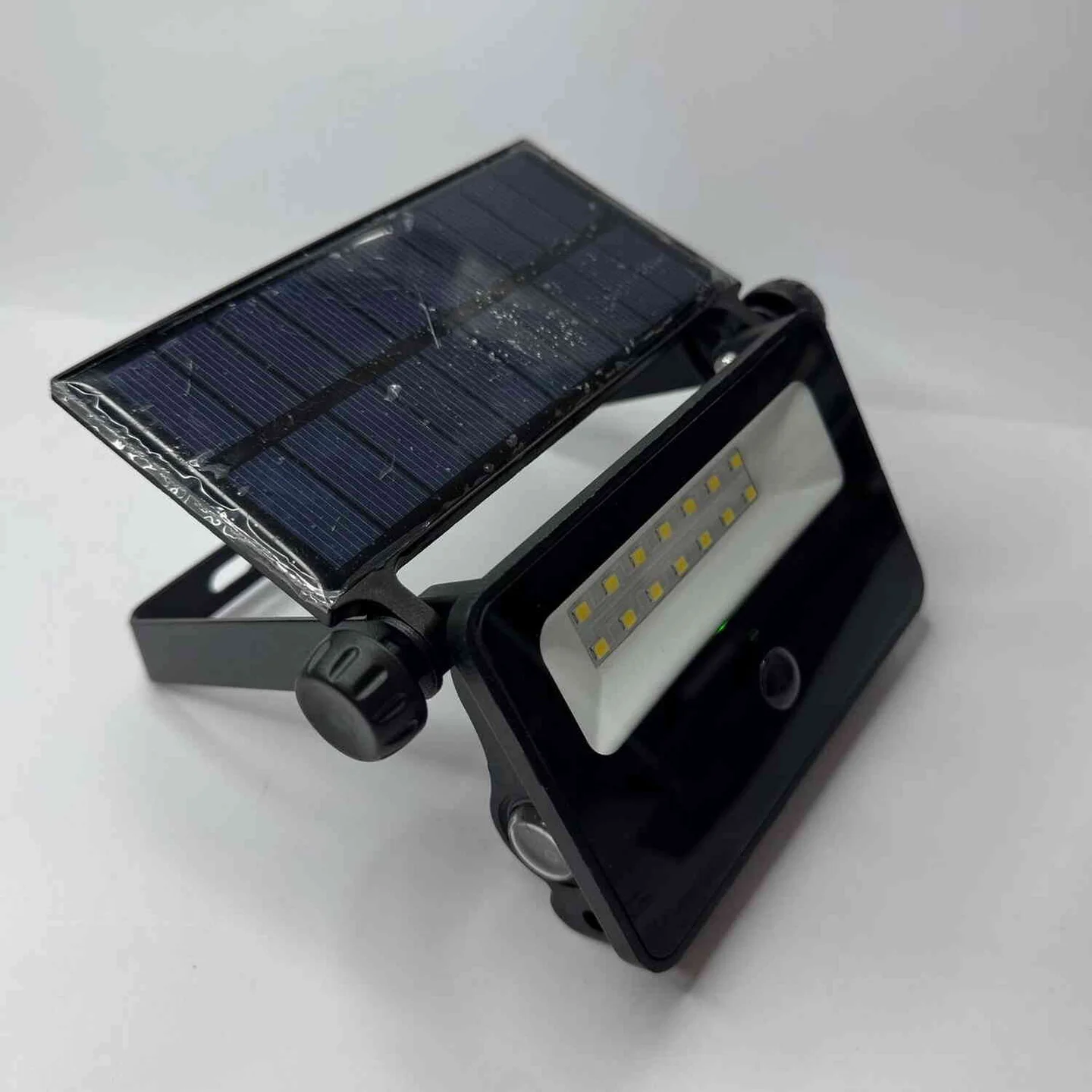 Прожектор GTV LUMOS 10W з сонячною панеллю IP65 ( LD-LUMOS10W-64 )
